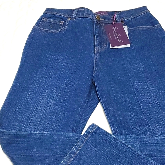 Gloria Vanderbilt blue jeans - Picture 2 of 8